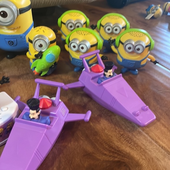 Universal Minions Playset with Yellow and Purple Figures - Picture 5 of 7